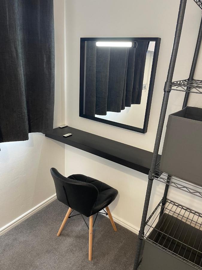 5 Lockside *free Private Parking* *city Centre*