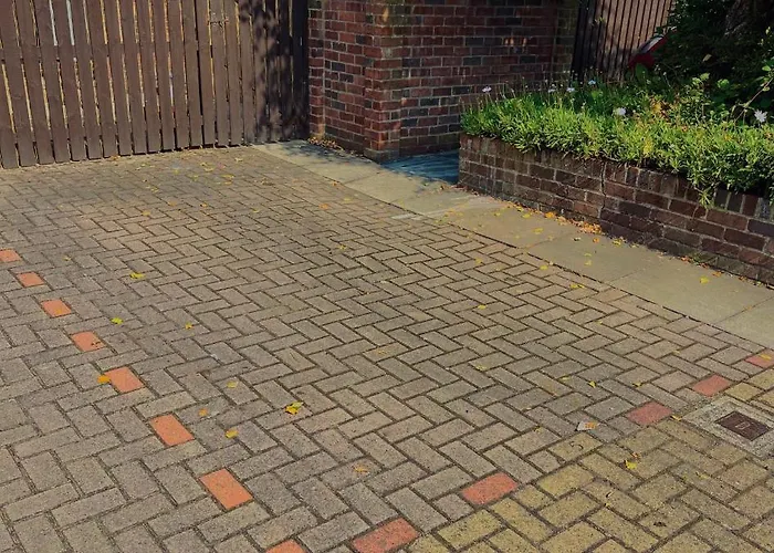 5 Lockside *Free Private Parking* *City Centre*