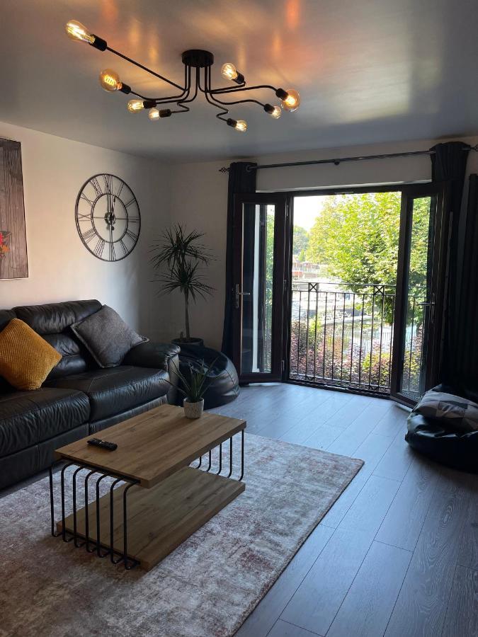 5 Lockside *free Private Parking* *city Centre* *